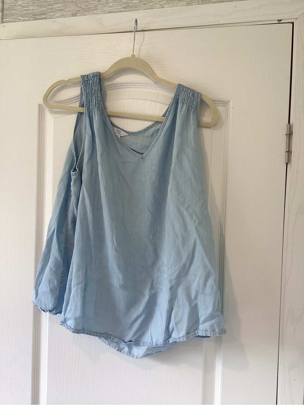 Time and Tru Light Blue denim Smocked Strap Tank Top XL EUC